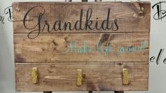 Wood Grandkids Make life Grand (10x19)
